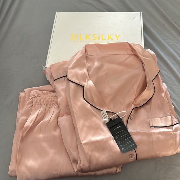 New with tags silk pjs - Picture 2 of 3